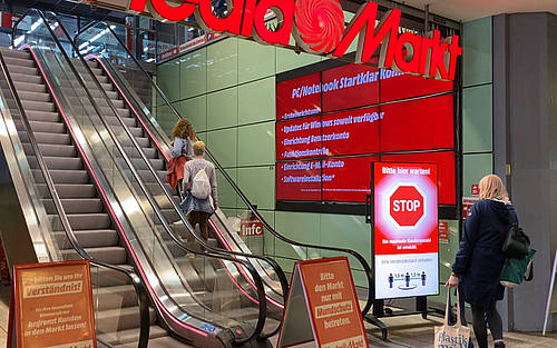 Smarte Einlassampel bei Mediamarkt