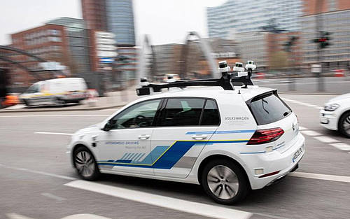 Volkswagen hat angesichts der Trends zu E-Mobilität, Vernetzung und autonomem Fahren einen enormen Bedarf an Software-Fachleuten. ((Foto: Christian Charisius))