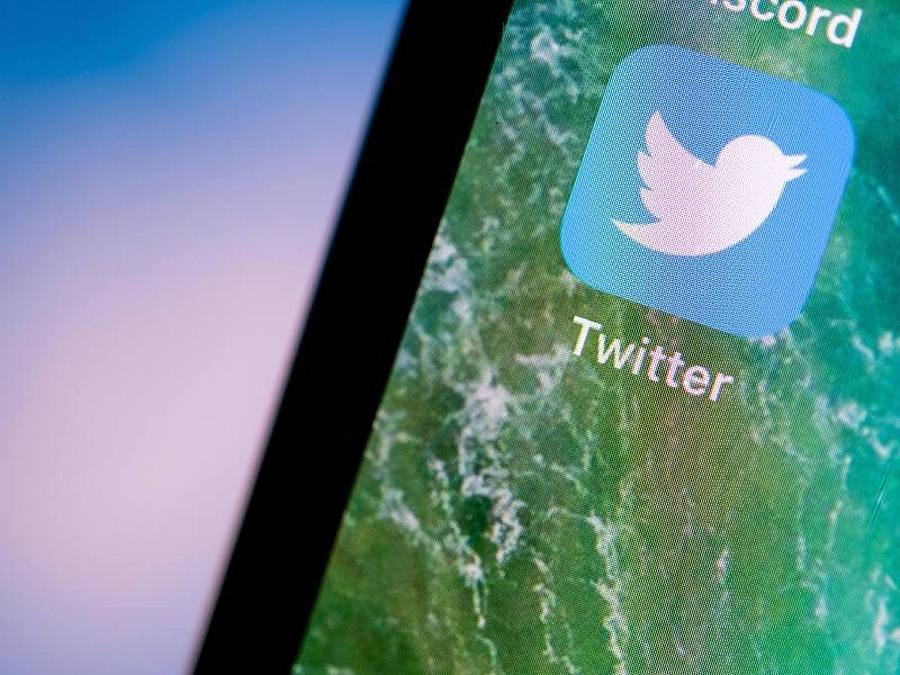 Twitter-App auf Smartphone Foto: Fabian Sommer/dpa 