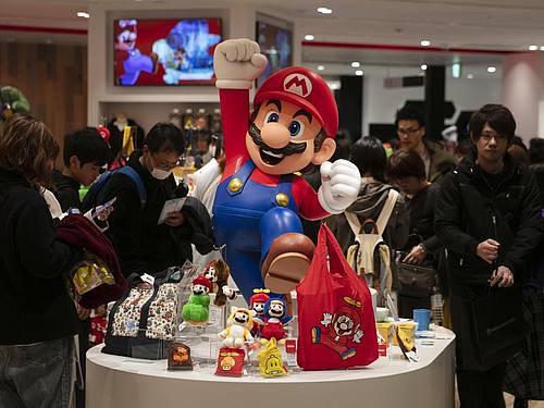 Der japanische Videospielhersteller Nintendo meldet einen Anstieg des Quartalsgewinns aufgrund der soliden Nachfrage nach seiner Switch-Konsole während der Einkaufssaison zum Jahresende. Foto: Jae C. Hong/AP/dpa