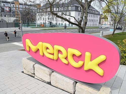 Vor gut einem Jahr hat Merck den US-Halbleiterzulieferer Versum Materials gekauft. Foto: Arne Dedert/dpa