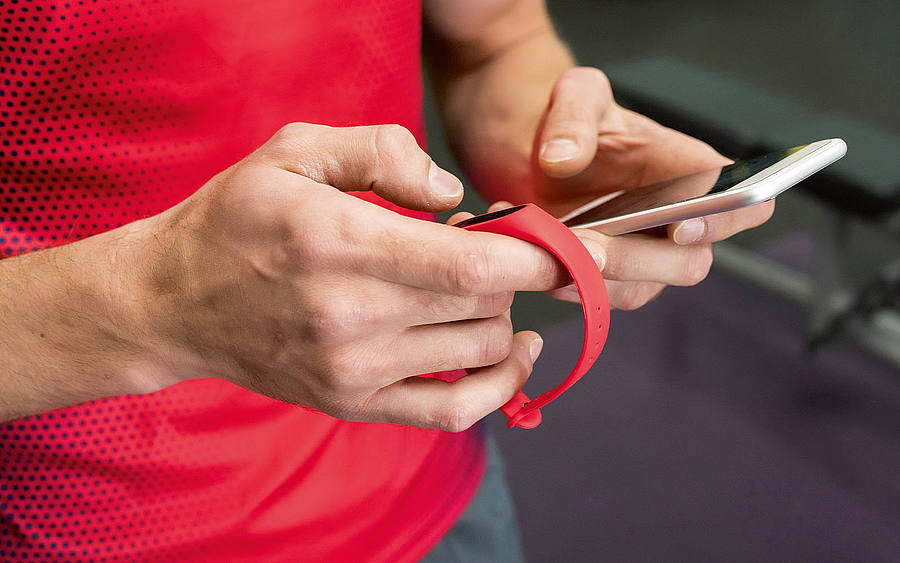 Smartwatch in Verbindung mit Smartphone