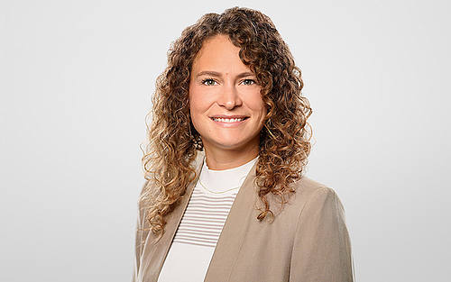 Ana Miola, Detecon