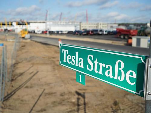 Blick über die Baustelle der Tesla-Fabrik (Luftaufnahme mit einer Drohne). Foto: Patrick Pleul/dpa-Zentralbild/dpa