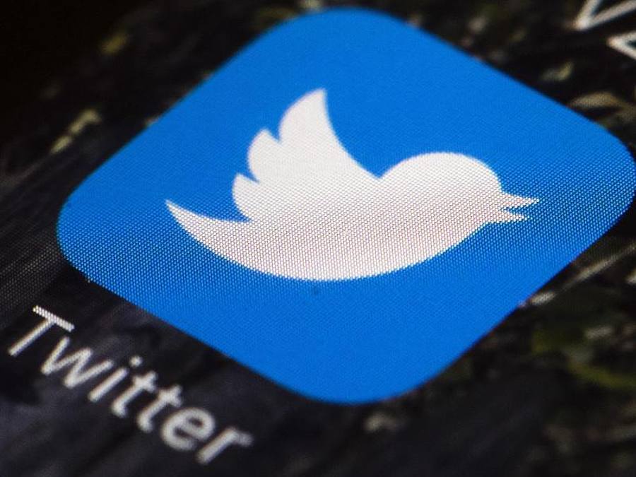 Das Twitter-Symbol auf einem Mobiltelefon. Foto: Matt Rourke/AP/dpa