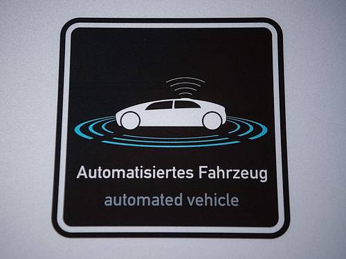 Mehrere Firmen arbeiten an autonomen Fahrzeugen. Für die dafür in Zukunft nötige Auswertung der immer schneller wachsenden Datenberge will das Start-up Mesosphere die nötige Plattform bieten. Foto: Marijan Murat/Symbol