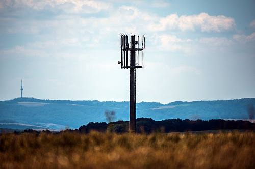 Ende 2025 laufen in Deutschland die Lizenzen für einige Mobilfunk-Frequenzen aus.