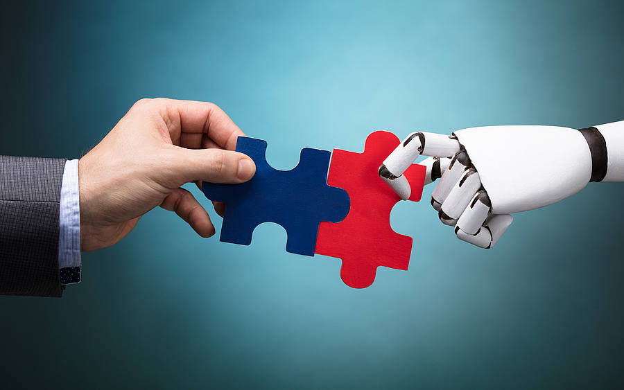 Roboter und Mensch Puzzleteil