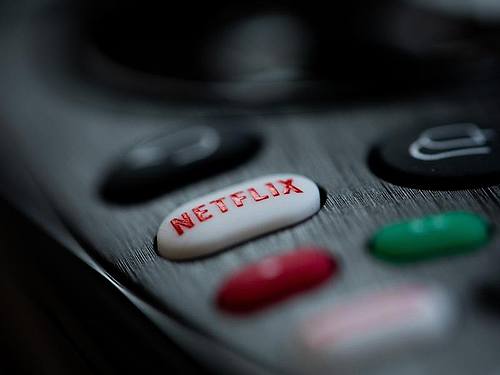 Netflix erhöht die Preise für den Standardtarif und den Premiumtarif. Foto: Rolf Vennenbernd/dpa