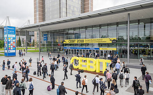 Aussenansicht der Messe in Hannover während der Cebit
