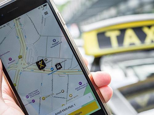 Die Mytaxi-App, die heute unter dem Namen Free Now Fahrten vermittelt. Foto: Wolfram Kastl/dpa