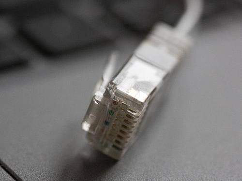 Mit einer ab Dezember gültigen Gesetzesänderung steigt der Druck auf die Internetanbieter, den Verbrauchern die vertraglich zugesicherte Bandbreite auch wirklich zu liefern. Foto: Fernando Gutierrez-Juarez/dpa-Zentralbild/dpa