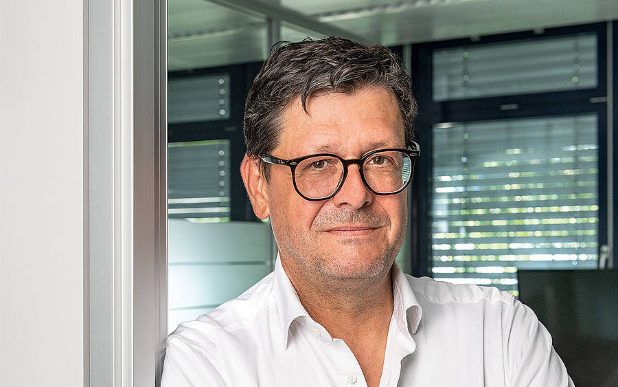 Martin Hager lehnt an der Tür