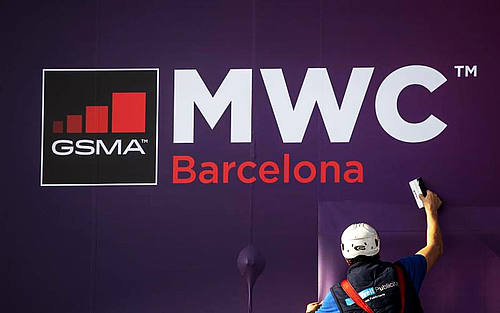 Der MWC gilt als die weltweit wichtigste Veranstaltung der Mobilfunkbranche und ist in den vergangenen Jahren stetig gewachsen. Foto: Emilio Morenatti/AP/dpa