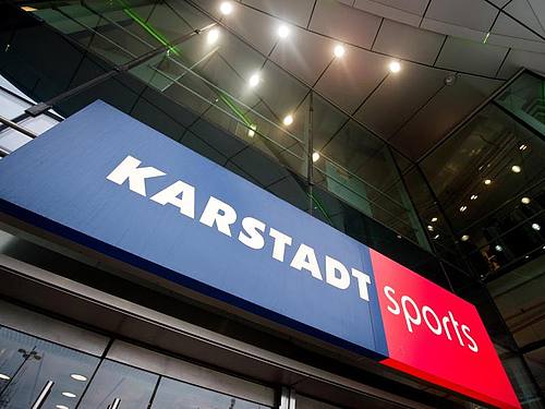 Karstadt-Sports Filiale Logo. Foto: Jan-Philipp Strobel/dpa