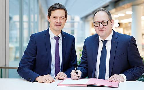 Vertragsunterzeichnung