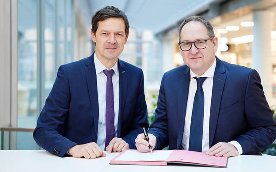 Vertragsunterzeichnung