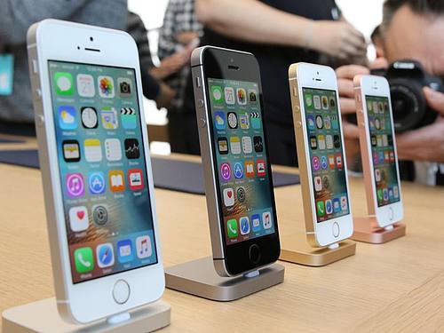 iPhone-Modelle bei einer Präsentation