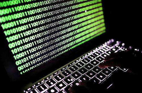 Laptop mit Zahlenmatrix