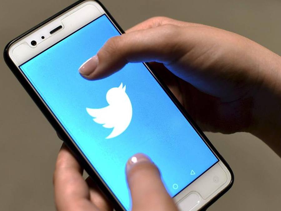 Die Twitter-App ist auf dem Bildschirm eines Smartphones zu sehen. Foto: Martti Kainulainen/Lehtikuva/dpa