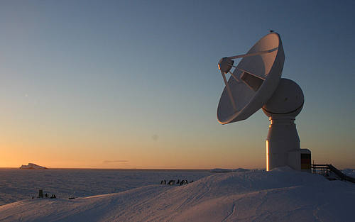 Sat-Antenne in der Antarktis