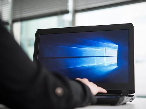 Upgraden auf Windows 10 tut nicht weh und kostet nichts. Wer bei Windows 7 bleibt, setzt sich einem unkalkulierbarem Sicherheitsrisiko aus. Foto: Robert Günther/dpa-tmn/dpa