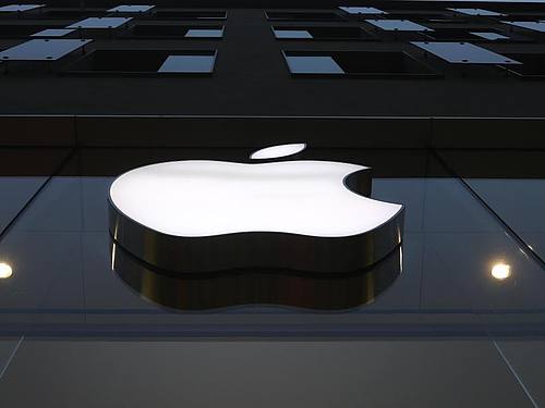 Apple wehrt sich gegen fremde App Stores auf dem iPhone. Foto: Matthias Schrader/AP/dpa