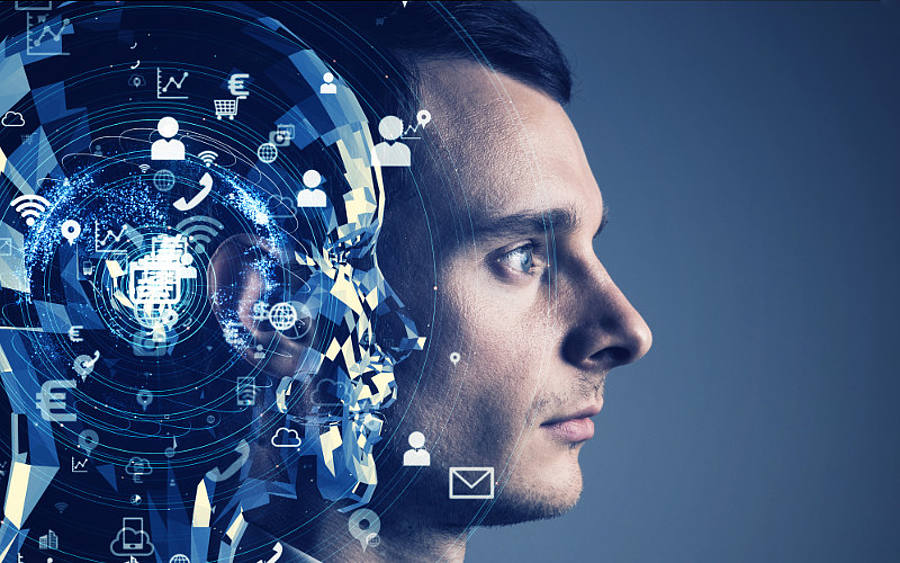 Mensch und Roboter im Profil