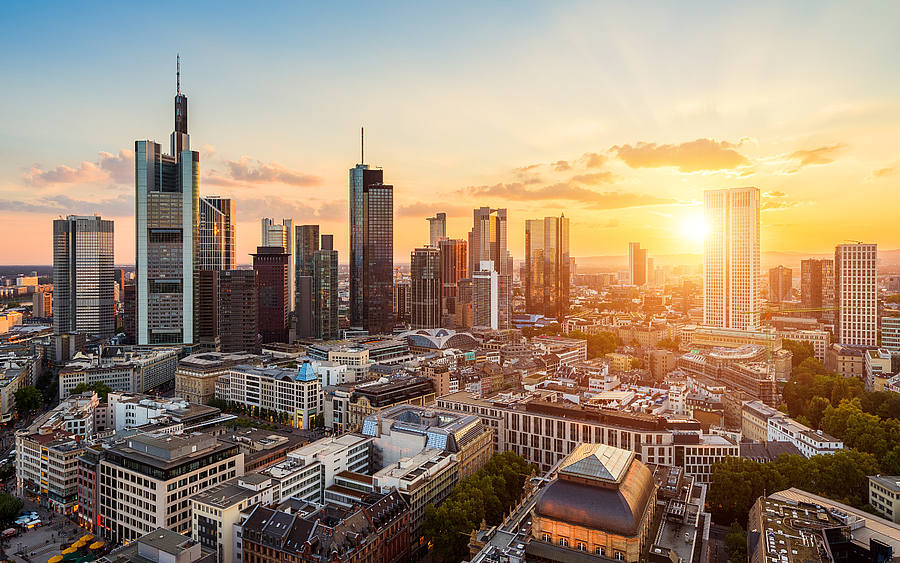 Daimler verlagert sein zentrales Rechenzentrum nach Frankfurt.