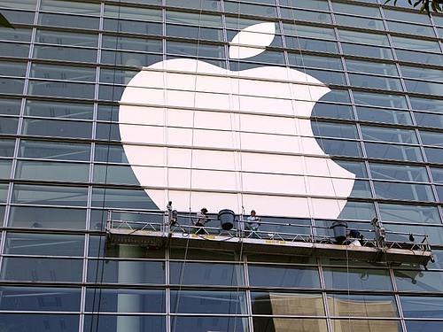 Apples Rolle als Betreiber des App Stores, der die einzige zugelassene Quelle für Anwendungen auf iPhone und iPad ist, geriet zuletzt verstärkt in die Kritik. Foto: Christoph Dernbach