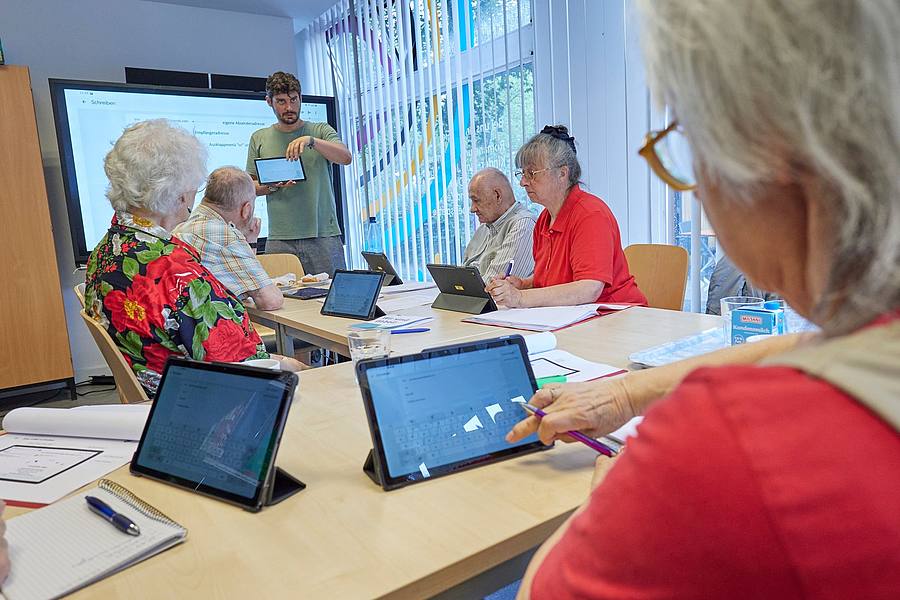 Teilnehmer bei einem Kurs der Arbeiterwohlfahrt