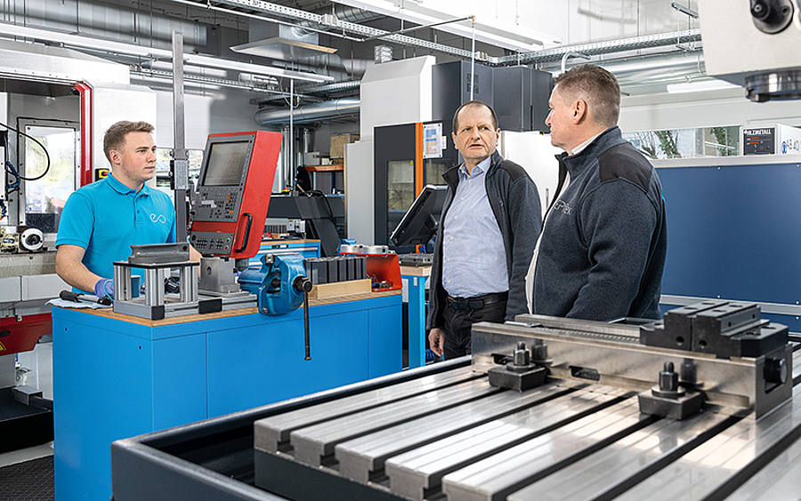 Im Lager vor der Maschine