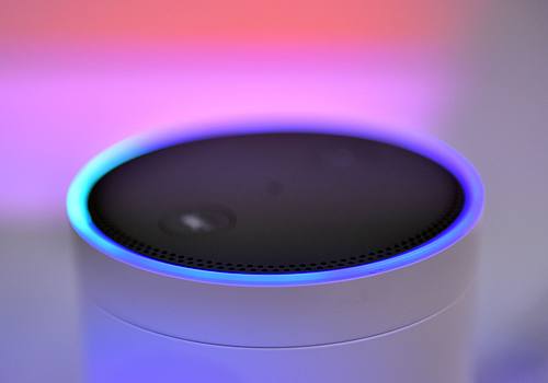 Der Lautsprecher Amazon Echo. Eine Software soll nun Stimmen von Personen erlernen können.