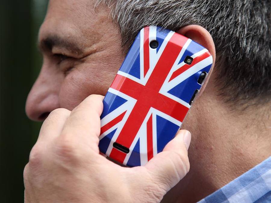 Auch im Fall eines ungeregelten Brexit wollen die drei größten deutschen Mobilfunk-Anbieter vorerst keine Roaming-Gebühren erheben. Foto: Friso Gentsch/dpa