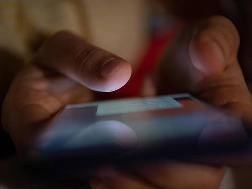 „Wenn wir sicherstellen wollen, dass die Menschen die Vorteile des Internets nutzen können, müssen wir Geräte erschwinglicher machen“, sagt Teddy Woodhouse, Forschungsdirektor der Web-Stiftung. Foto: Sebastian Gollnow/dpa