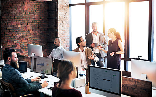 Mitarbeiter in einem modernen Büro