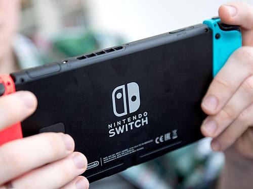 Auch auf Nintendos Switch-Konsole läuft „Animal Crossing“. Foto: Andrea Warnecke/dpa-tmn/dpa