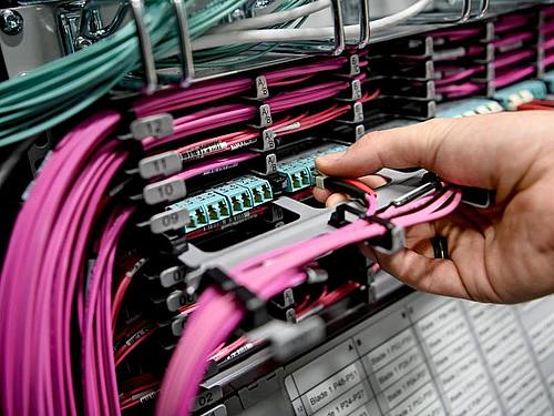 Der Energiebedarf der Rechenzentren macht 0,6 Prozent des gesamten Energieverbrauchs in Deutschland im Jahr 2020 aus. Foto: Britta Pedersen/dpa