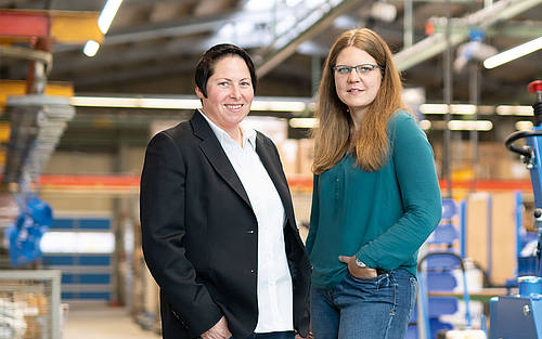Katharina Weber und Lisa Namockel von Weber Maschinentechnik GmbH