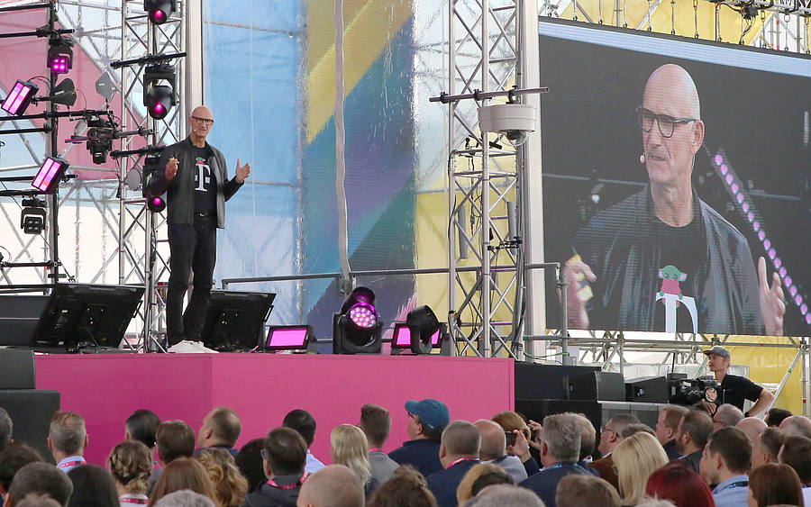 Tim Höttges, Telekom