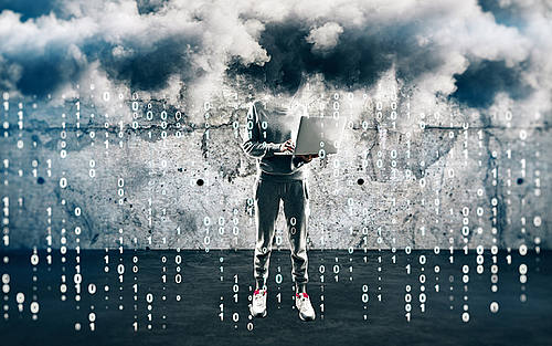 Hacker stehen im Regen 