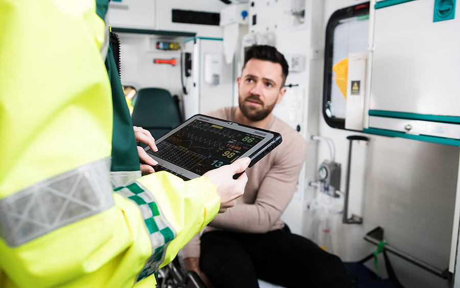 Patient im Rettungswagen