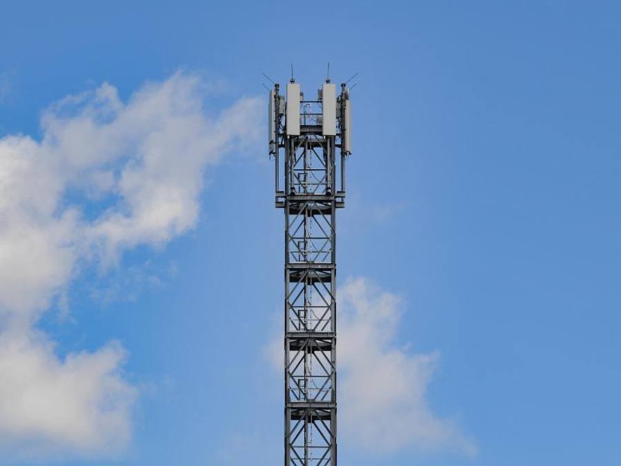 Ein Sendemast für Mobilfunk. Foto: Patrick Pleul/dpa-Zentralbild/dpa/Symbolbild