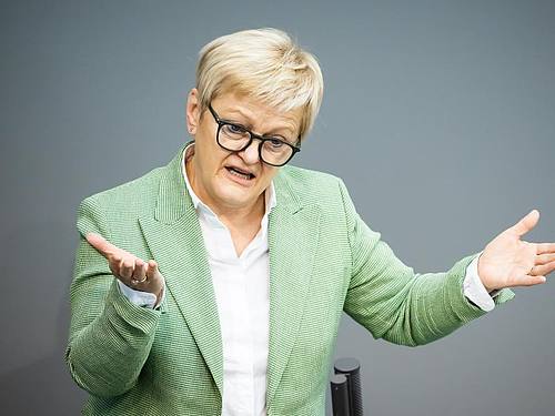 Die Bundestagsabgeordnete Renate Künast (Bündnis 90/Die Grünen) setzt sich im Streit um ein ehrverletzendes Meme vor Gericht gegen den Facebook-Konzern Meta durch. Foto: Christoph Soeder/dpa