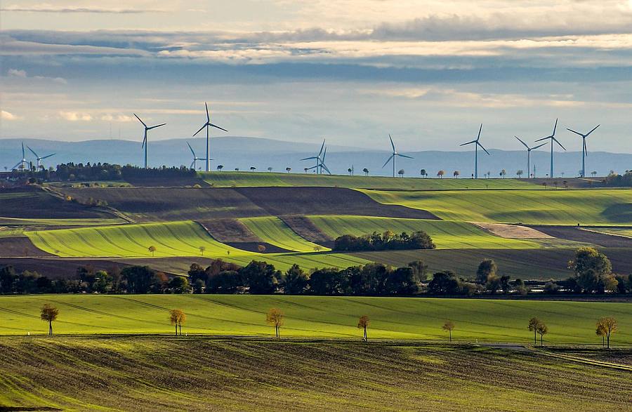 Windpark in Landschaft