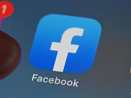 Die Daten von zahlreichen Facebook-Nutzern sind erneut im Internet aufgetaucht. Foto: Uli Deck/dpa/Archivbild