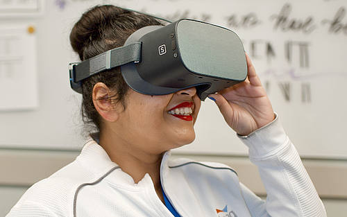 VR-Headset hilft