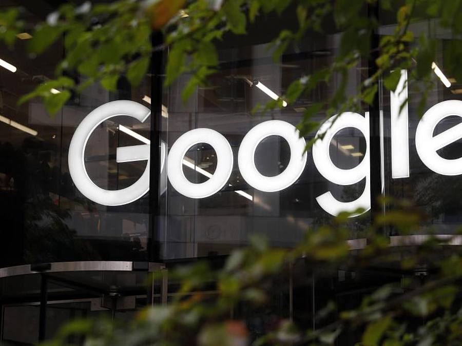Das Google-Logo in den Büros am Granary Square in London. Foto: Alastair Grant/AP/dpa