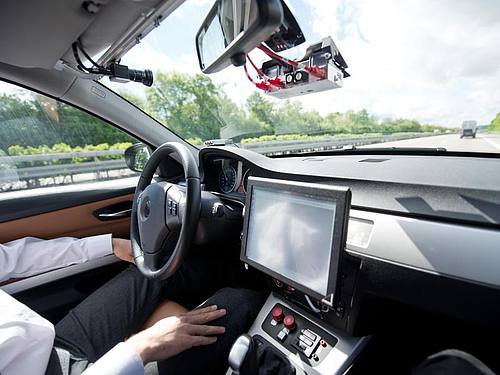 VW-Chef Herbert Diess sieht autonomes Fahren als die Zukunft der Mobilität an. Foto: Daniel Naupold/dpa