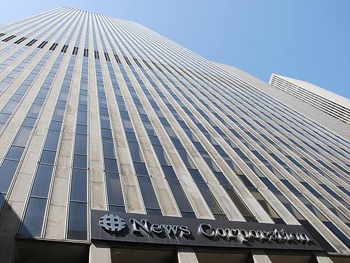 ARCHIV - Medienunternehmens News Corp.in der 1211 Avenue of the Americas in New York, USA, aufgenommen am 26. März 2012. Foto: picture alliance / dpa